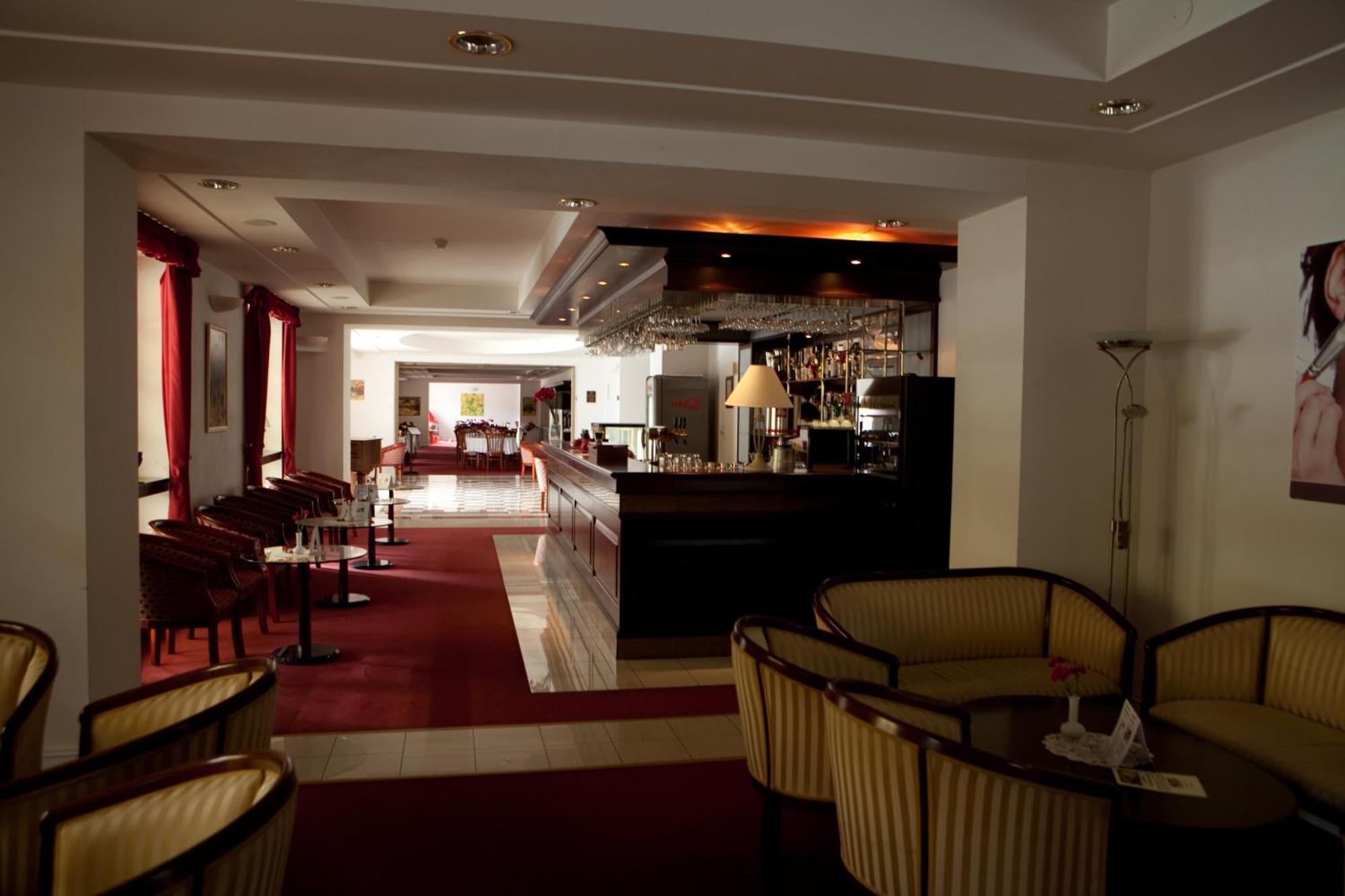Grand Hotel Strand Vysne Ruzbachy Exterior photo