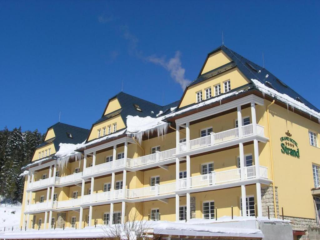 Grand Hotel Strand Vysne Ruzbachy Exterior photo